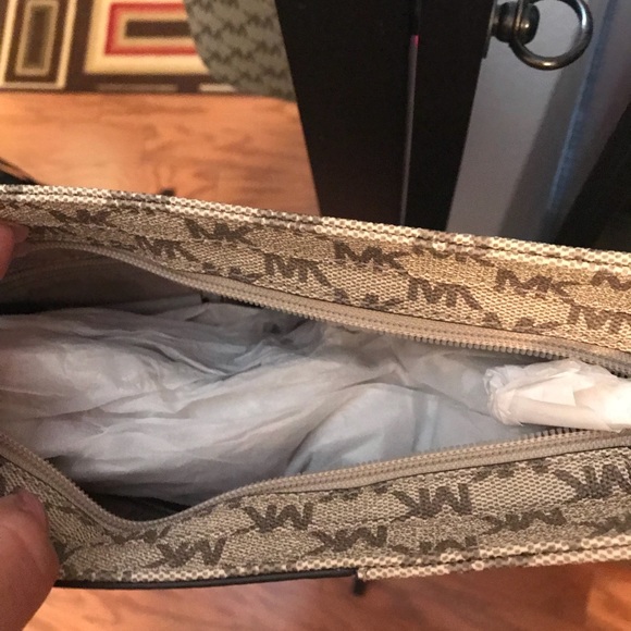 Sold - Picture 3 of 5